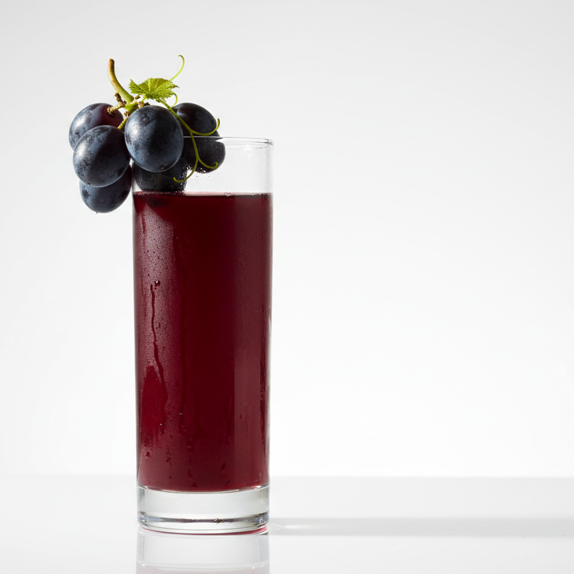 Un verre de jus de raisin frais alicante bouschet